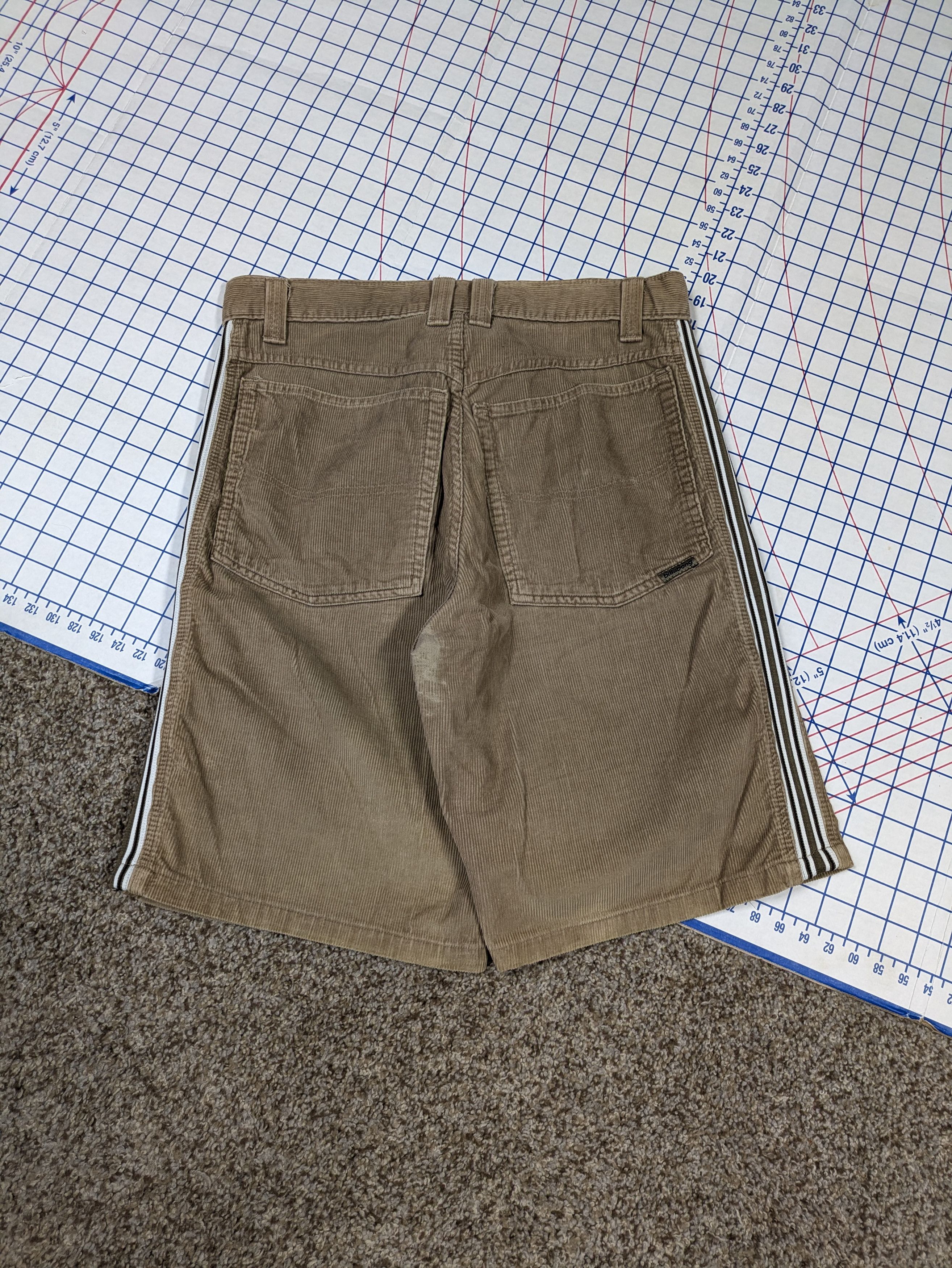 Billabong Vtg Grail Billabong Corduroy Baggy Brown Side Stripe Shorts Size US 32 / EU 48 - 2 Thumbnail