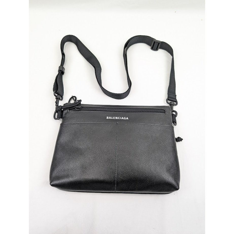 Balenciaga o1rshd1 Size: OS / Calf Grained Explore Crossbody Flat Pouch Size ONE SIZE - 1 Thumbnail