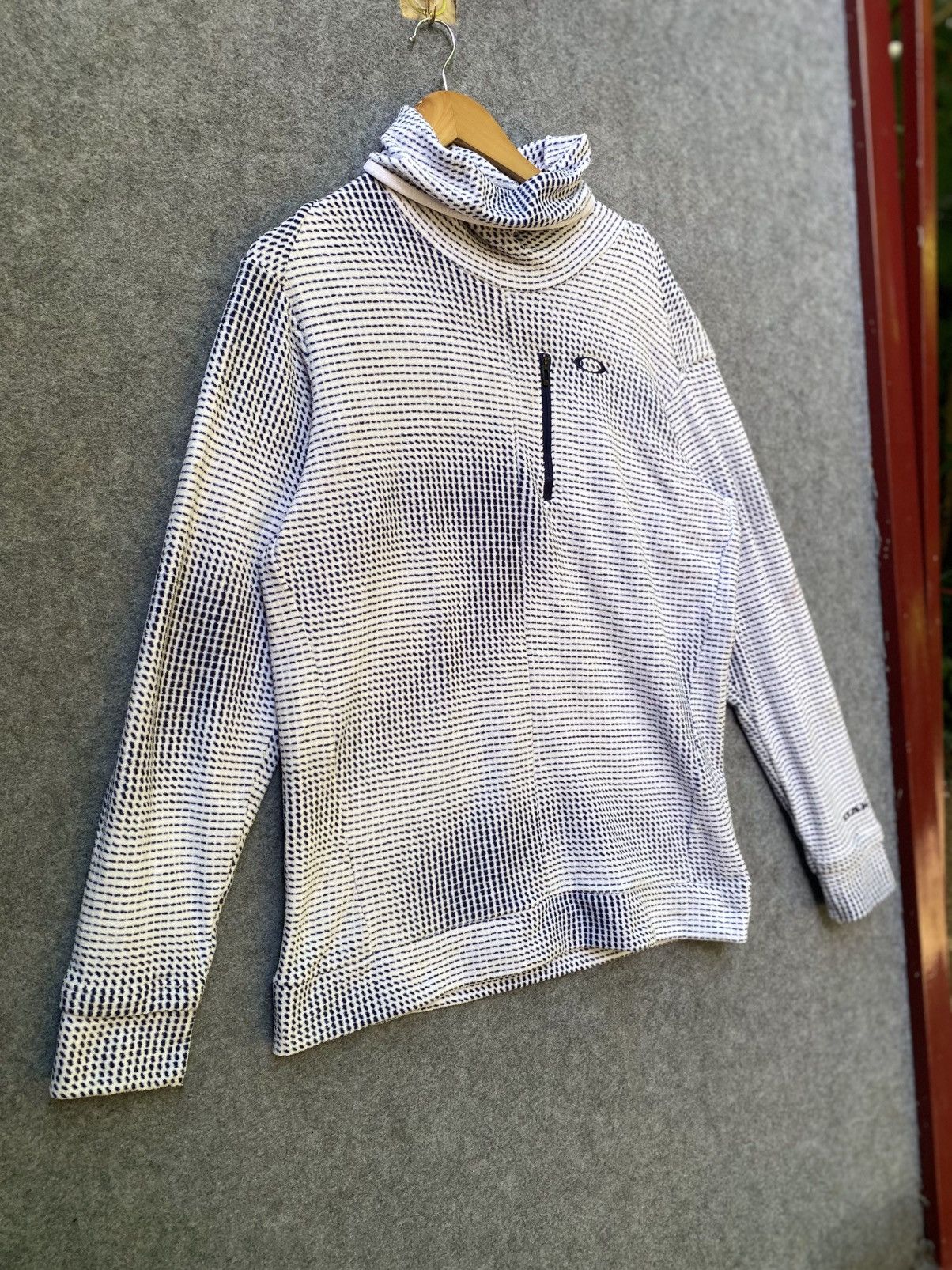 Oakley Vintage Oakley turtle neck long sleeve Size US XL / EU 56 / 4 - 3 Thumbnail