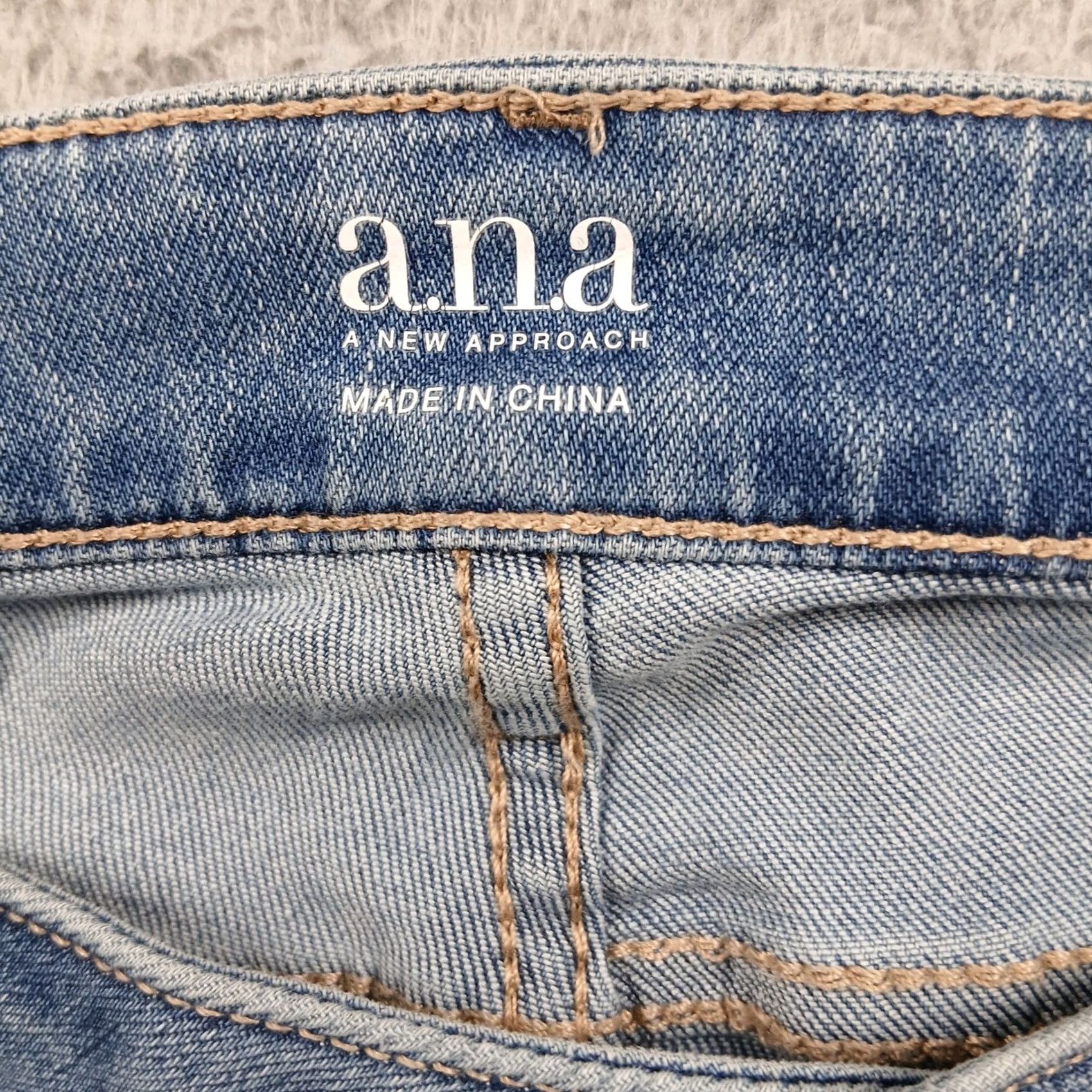 Vintage VINTAGE a.n.a Floral Embroidered Jegging Jeans Women 14 Light Wash Raw Hem Boho EUC Size 36" / US 14 / IT 50 - 4 Thumbnail