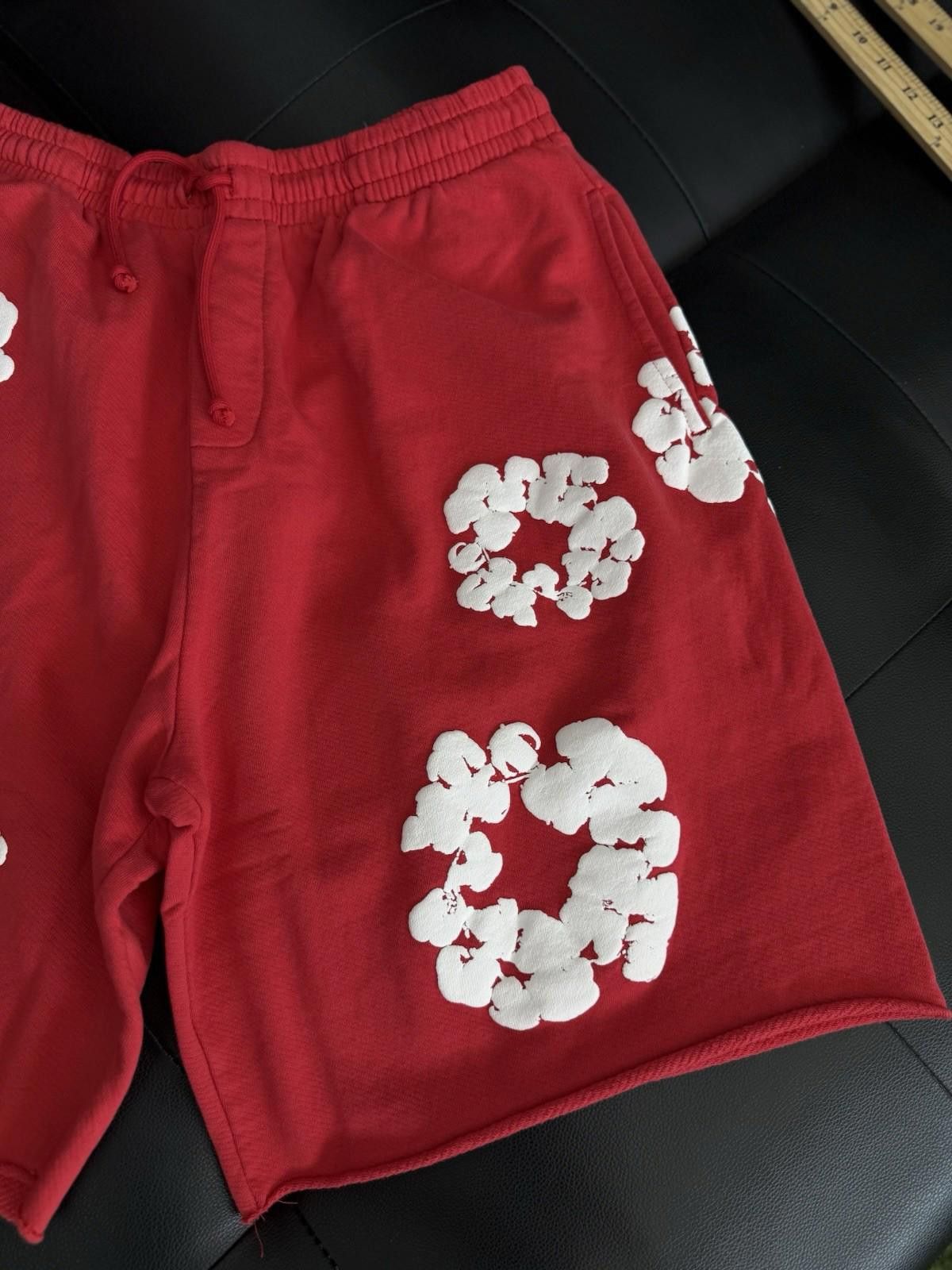 DENIM TEARS Denim Tears Cotton Wreath Shorts Red |BRAND NEW (Large) Size US 34 / EU 50 - 3 Thumbnail