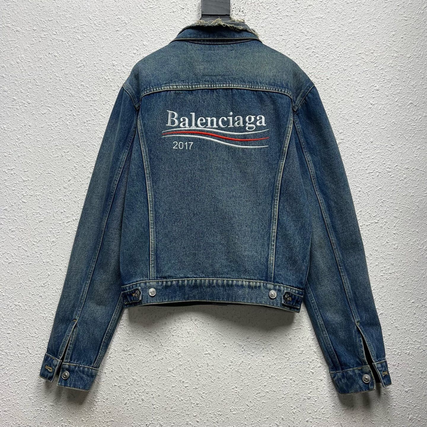 Balenciaga balenciaga logo denim jacket with waves Size US L / EU 52-54 / 3 - 2 Thumbnail