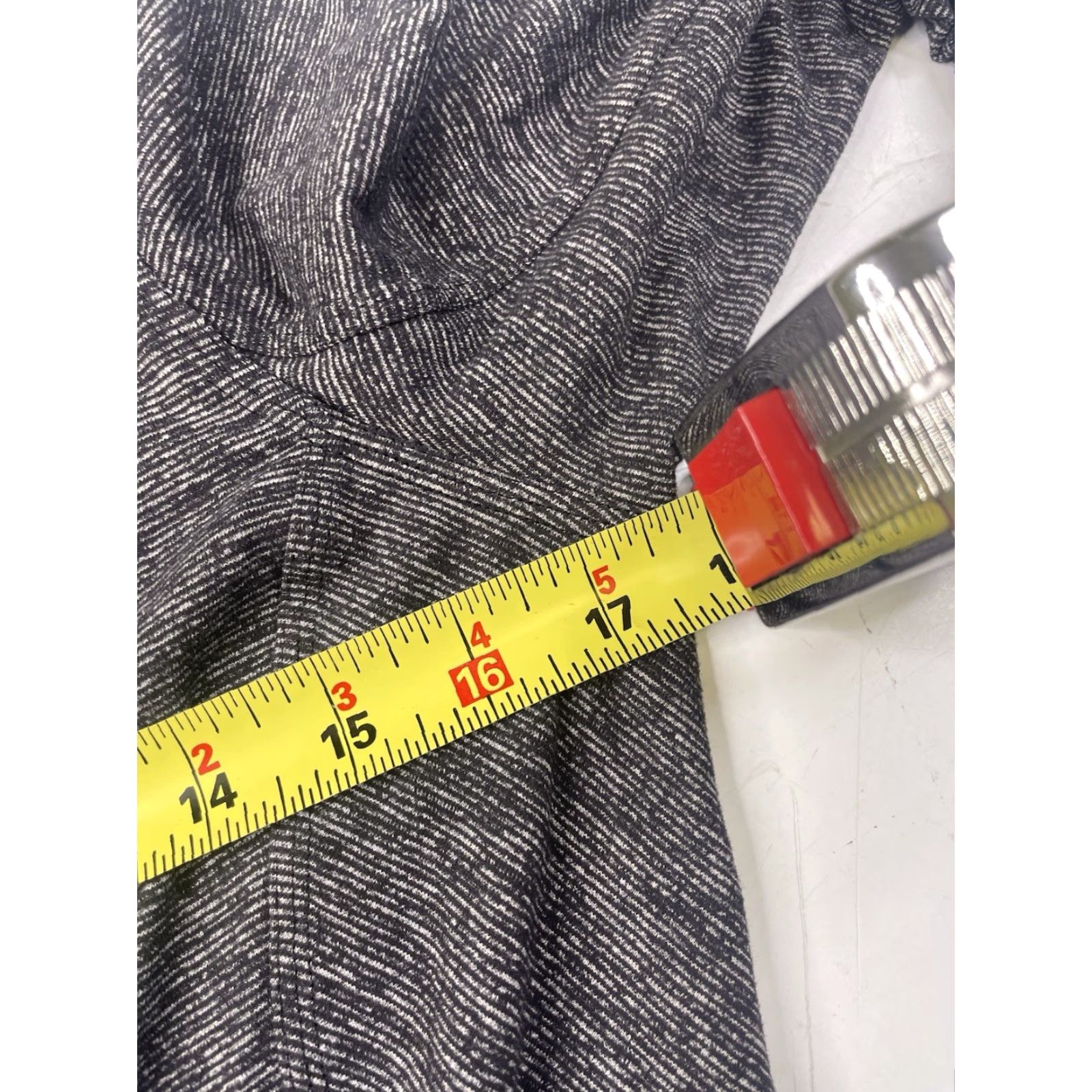 Lululemon Lululemon Athletica Long Sleeve Shirt Womens Size 8 Heathered Gray Black Size M / US 6-8 / IT 42-44 - 7 Thumbnail