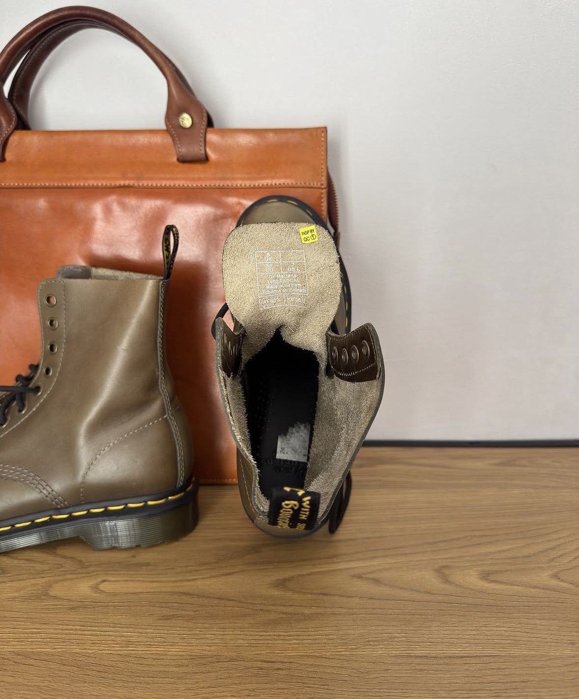 Dr. Martens Dr Martens 1460 Pascal Carrara olive soft leather boots Size US 7 / IT 37 - 4 Thumbnail
