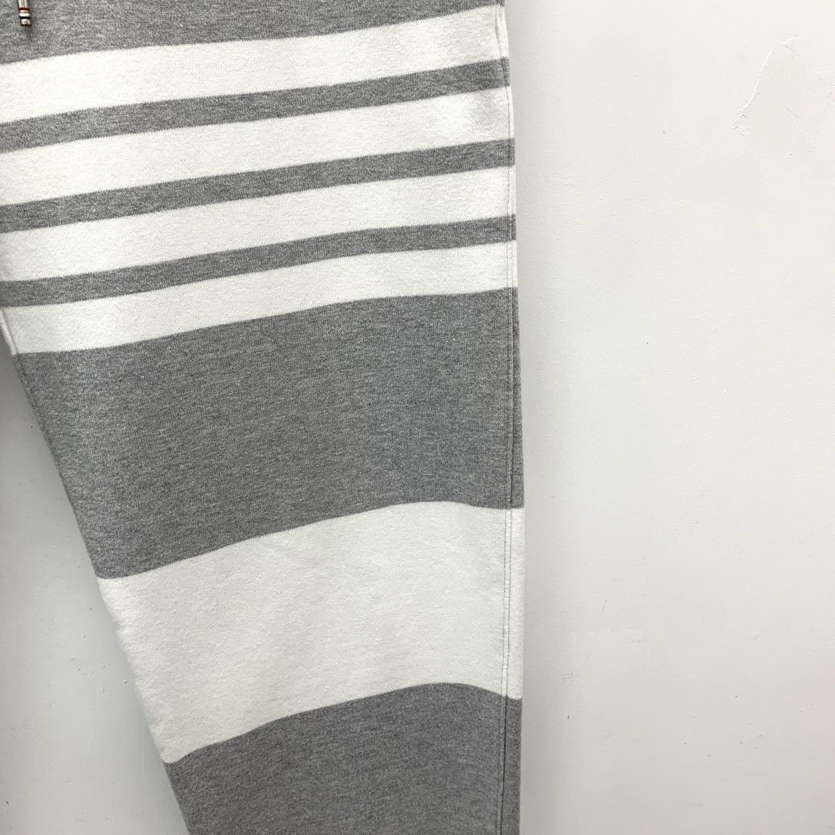 Thom Browne THOM BROWNE Grey Four Stripes Casual Sweatpants K26WX Size US 32 / EU 48 - 4 Thumbnail