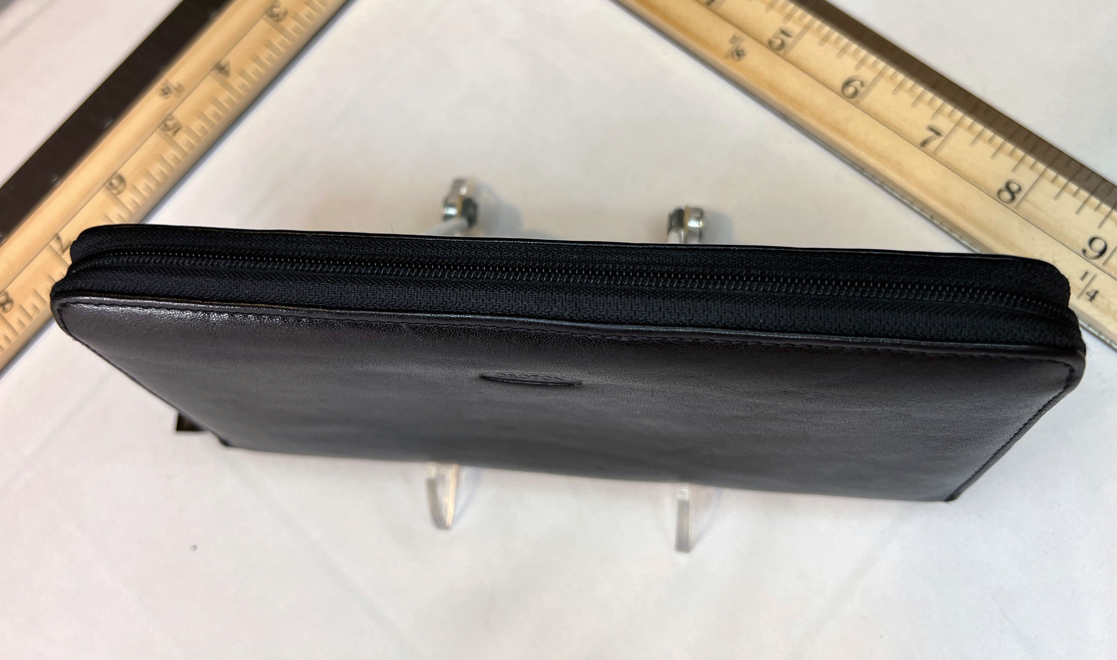 Designer Oroton Black Leather Clutch Wallet Beige Plaid Interior Size ONE SIZE - 9 Thumbnail