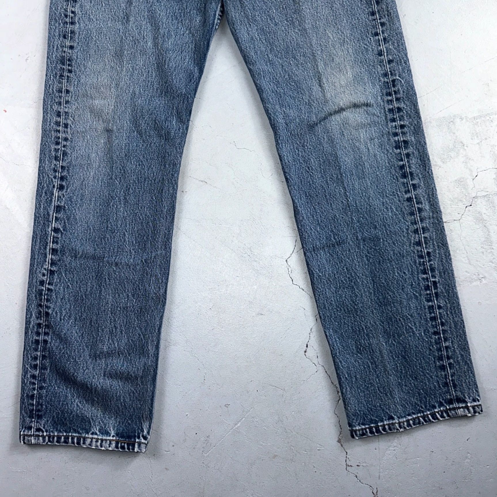 Levi's VINTAGE Levi's 501 Jeans Straight Men Blue Light Wash 35x34 Denim USA 90s 501 Series Slim Rise Mid Regular Inseam 34 Jeans Men II Size US 35 - 3 Thumbnail