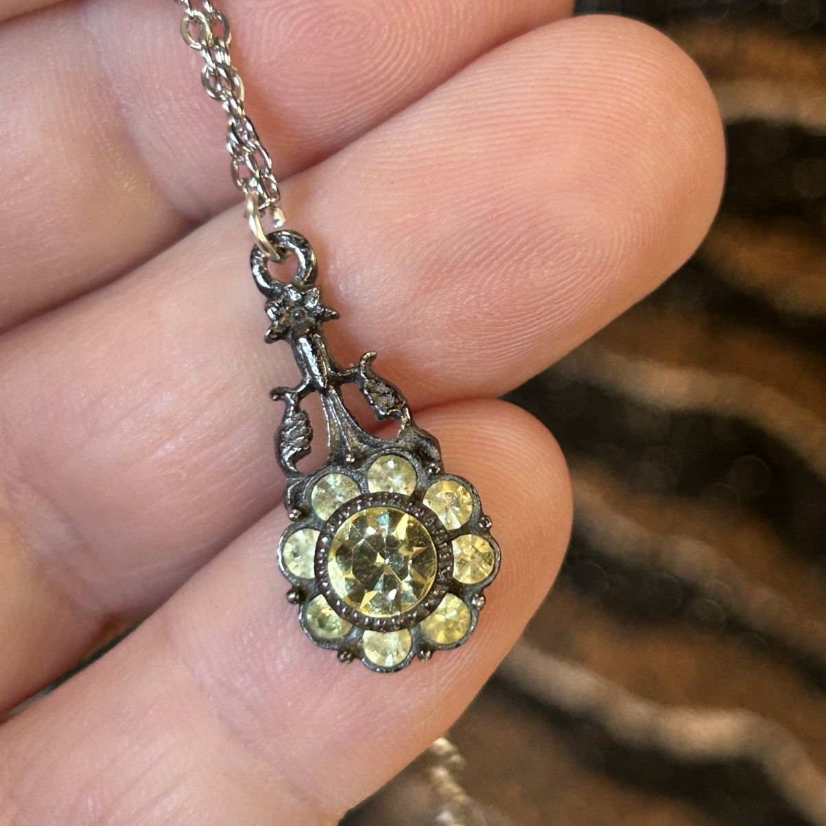 Handmade Handcrafted elegant vintage glass stone pendant necklace Size ONE SIZE - 1 Thumbnail