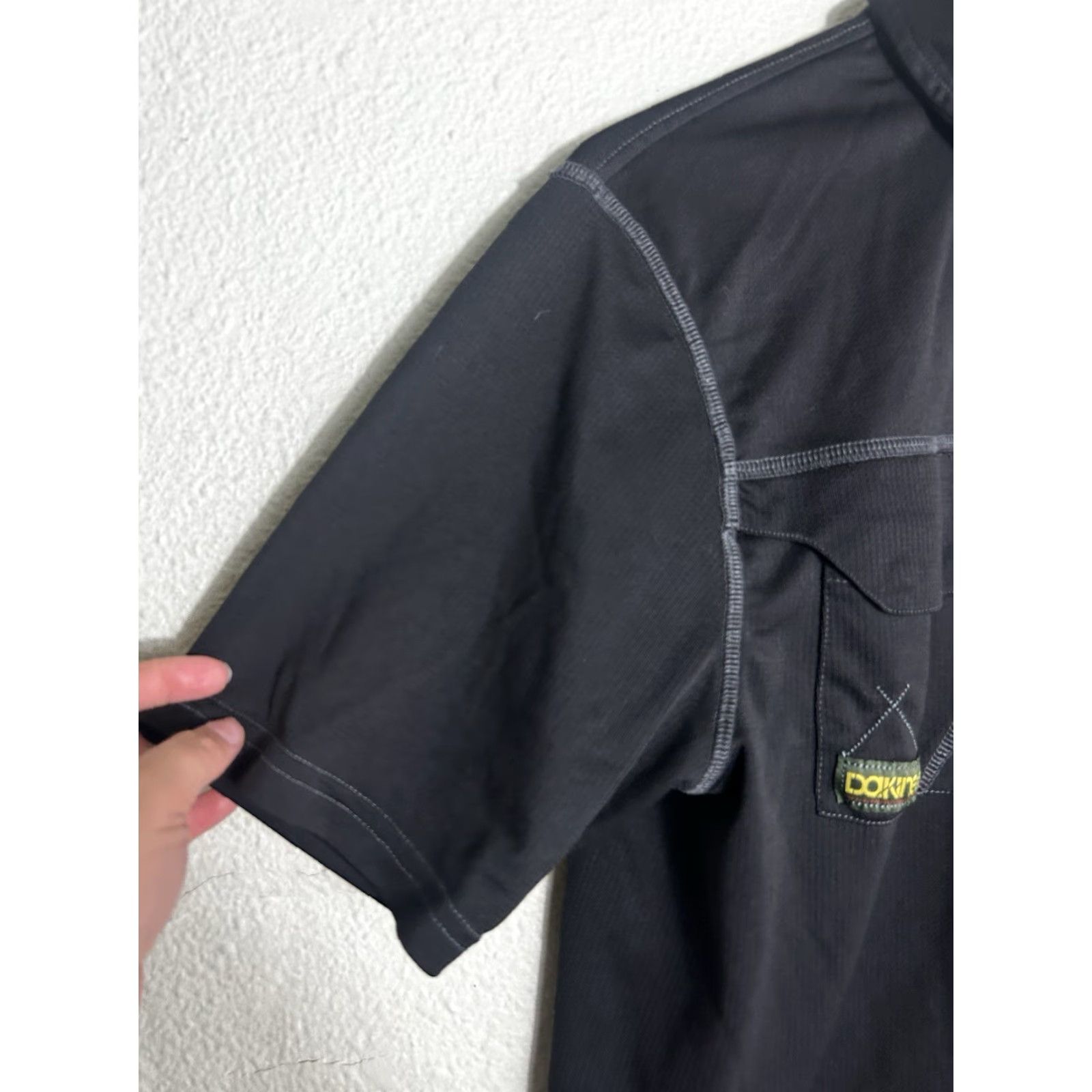 Dakine Dakine Shirt Men Small Snap Button Up Short Sleeve Black Rasta Colors Polyester Button-Up, S, Mens Size US S / EU 44-46 / 1 - 2 Thumbnail