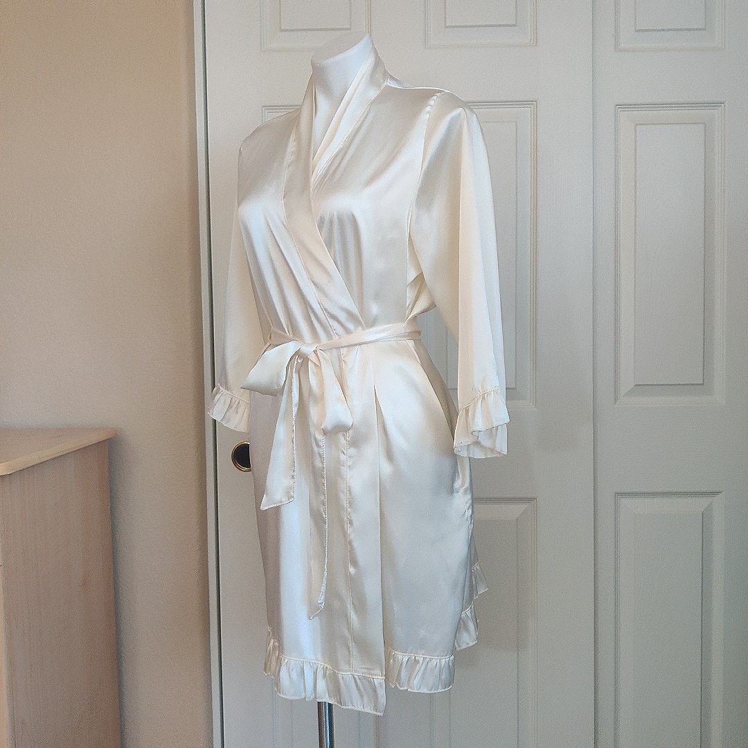 Vintage Vintage Flounce Sleeve Ruffle Hem Belted Satin Robe sz M Size ONE SIZE - 2 Thumbnail