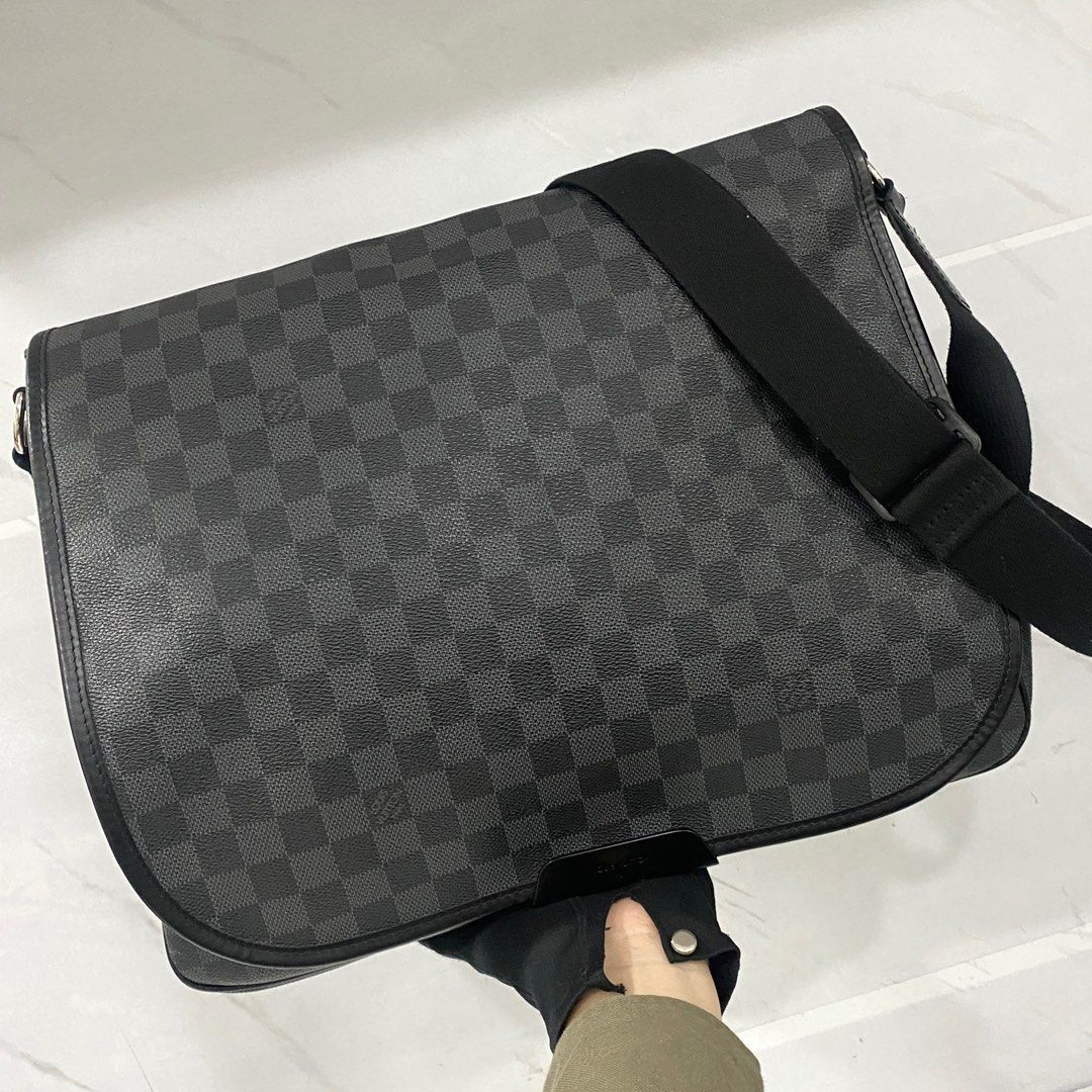 Louis Vuitton Louis Vuitton Messenger Bag Size ONE SIZE - 1 Thumbnail
