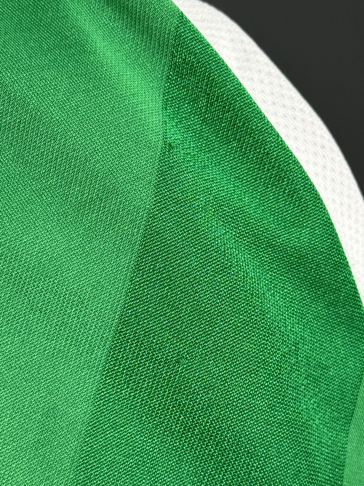 Umbro Republic of Ireland 16/18 Home Football Jersey Size US XL / EU 56 / 4 - 8 Thumbnail
