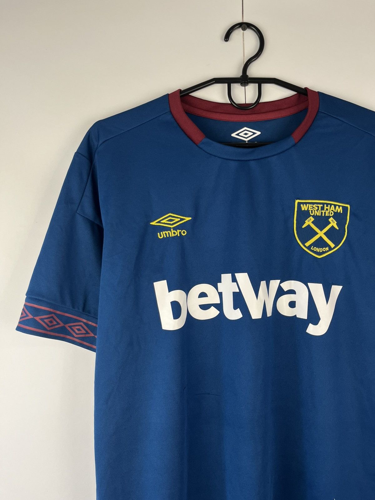 Umbro Umbro Westham United London Soccer Football Jersey Size US L / EU 52-54 / 3 - 2 Thumbnail