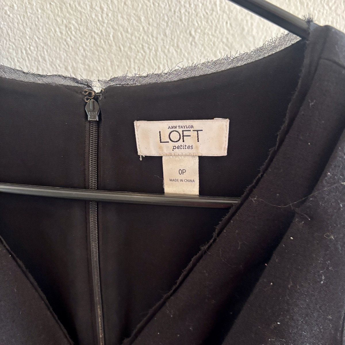 Ann Taylor LOFT Black Sheath Mini Dress V-Neck Sleeveless 0P Size XS / US 0-2 / IT 36-38 - 2 Thumbnail