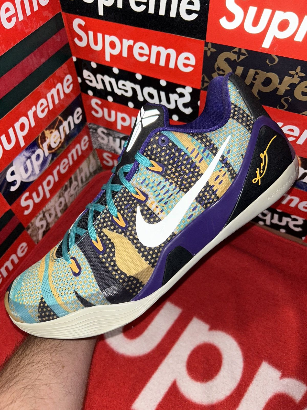 Nike Nike Kobe 9 EM Low ‘Pop Art’ 646701-508 size 13 Size US 13 / EU 46 - 6 Thumbnail