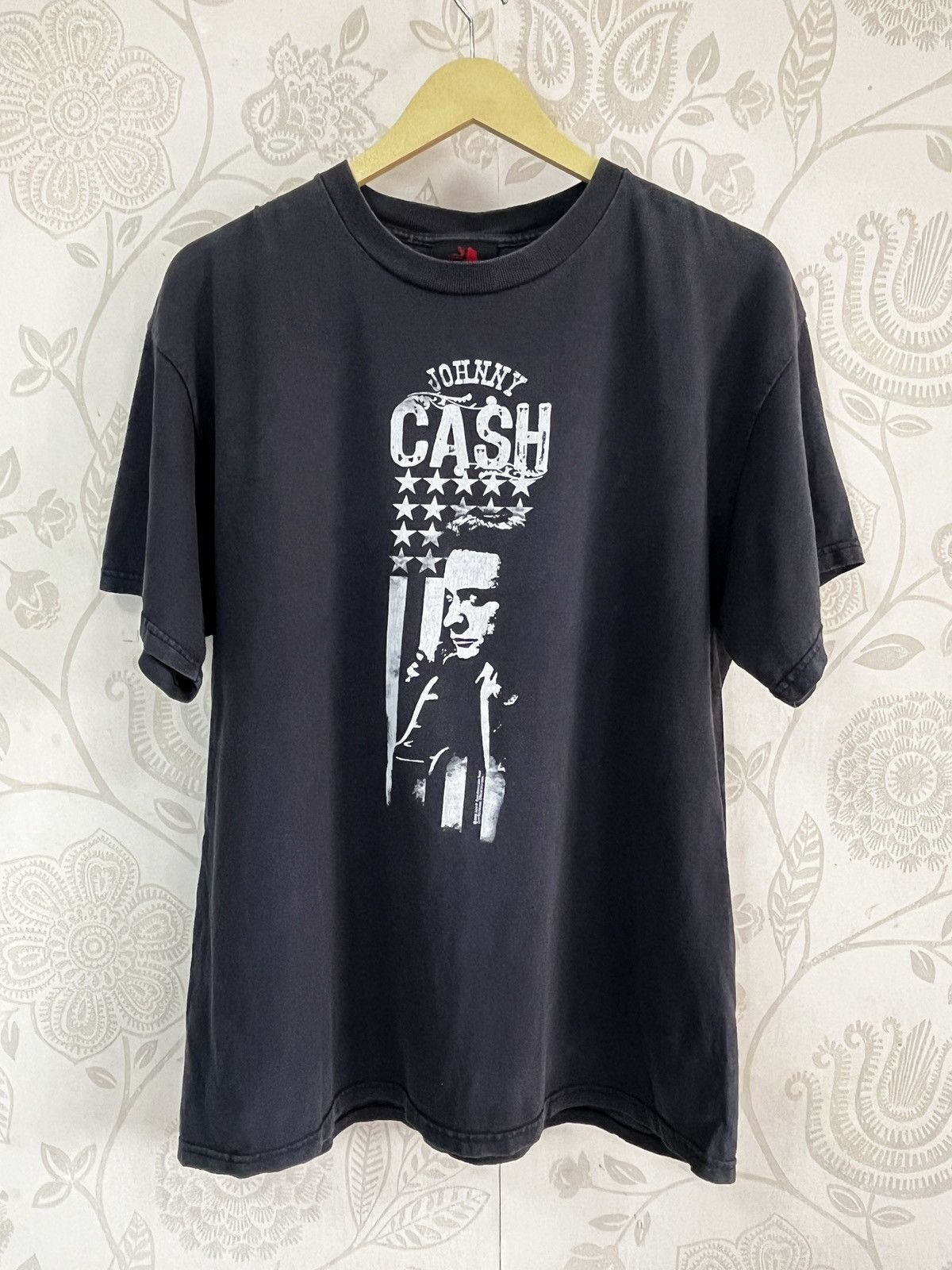 Band Tees VINTAGE JOHNNY CASH FADED TSHIRT ROCK TEES COPYRIGHT 2005 Size US L / EU 52-54 / 3 - 1 Thumbnail