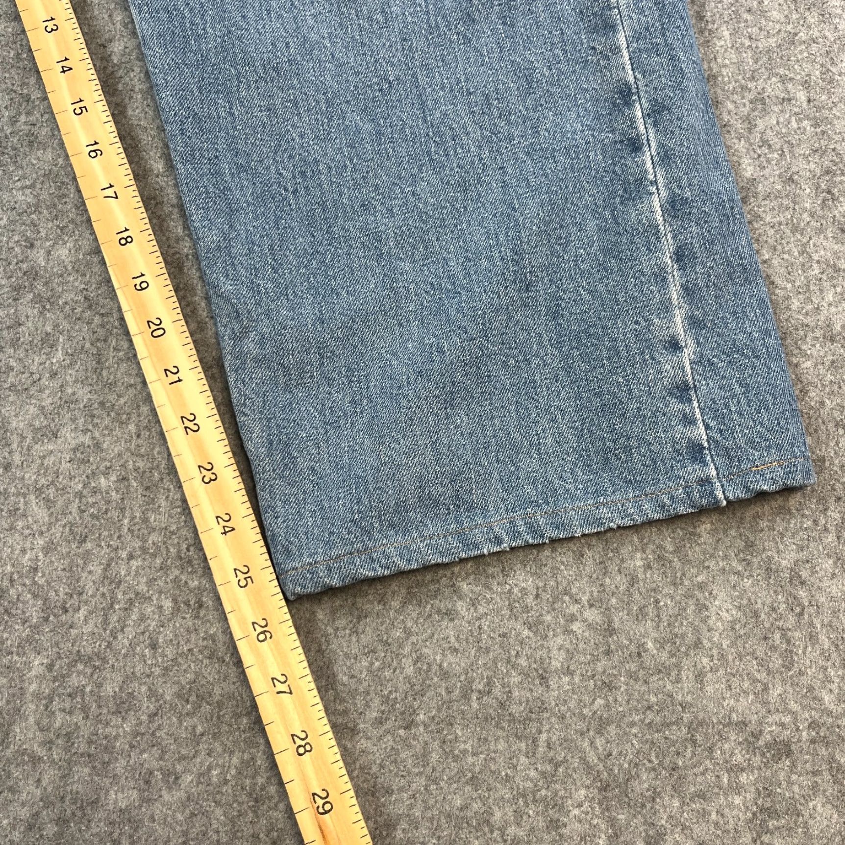 Levi's VINTAGE Levi's 569 Jeans Mens Relaxed Straight 38 Light Blue 90s Levi's 569 Mens Jeans Relaxed Straight 38 Light Blue 90s Size US 38 / EU 54 - 4 Thumbnail