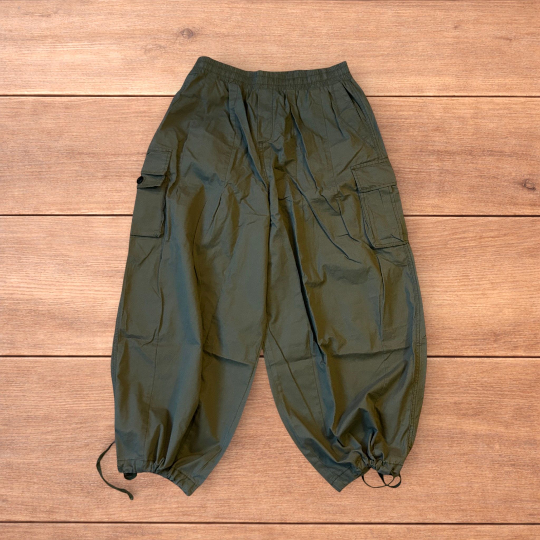 Japanese Brand Super baggy wide Korean cargo parachute trousers in khaki. Size US 34 / EU 50 - 2 Thumbnail