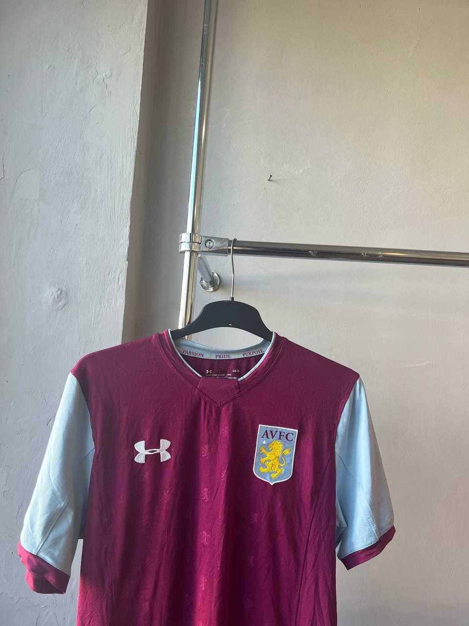 Under Armour 2017/18 ASTON VILLA HOME SOCCER JERSEY FOOTBALL SHIRT SIZE L Size US L / EU 52-54 / 3 - 3 Thumbnail