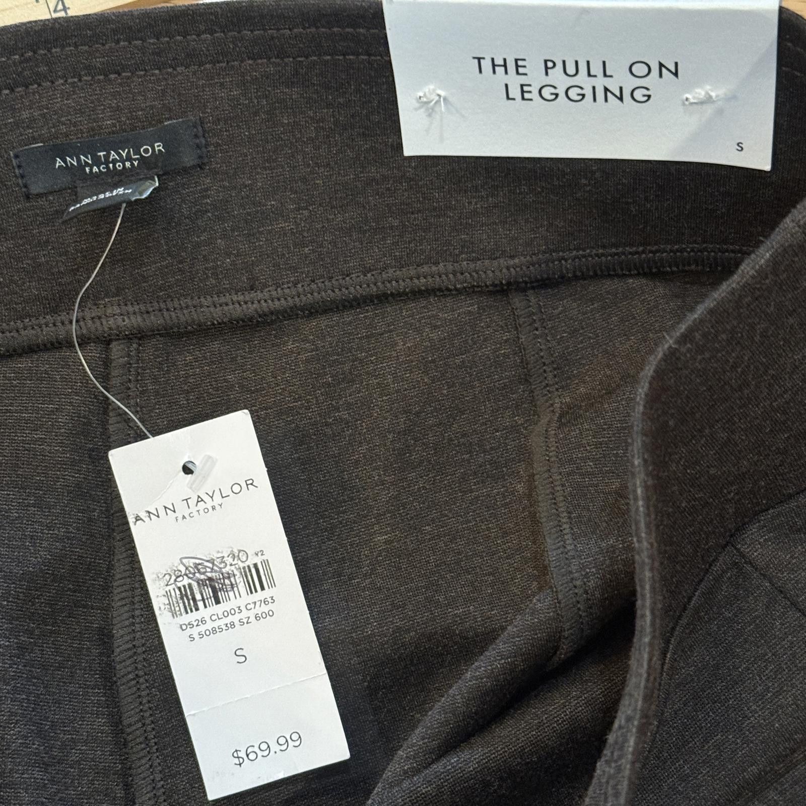 Ann Taylor Ann Taylor Factory pull-on ponte pintuck leggings S NWT Size 28" / US 6 / IT 42 - 4 Thumbnail