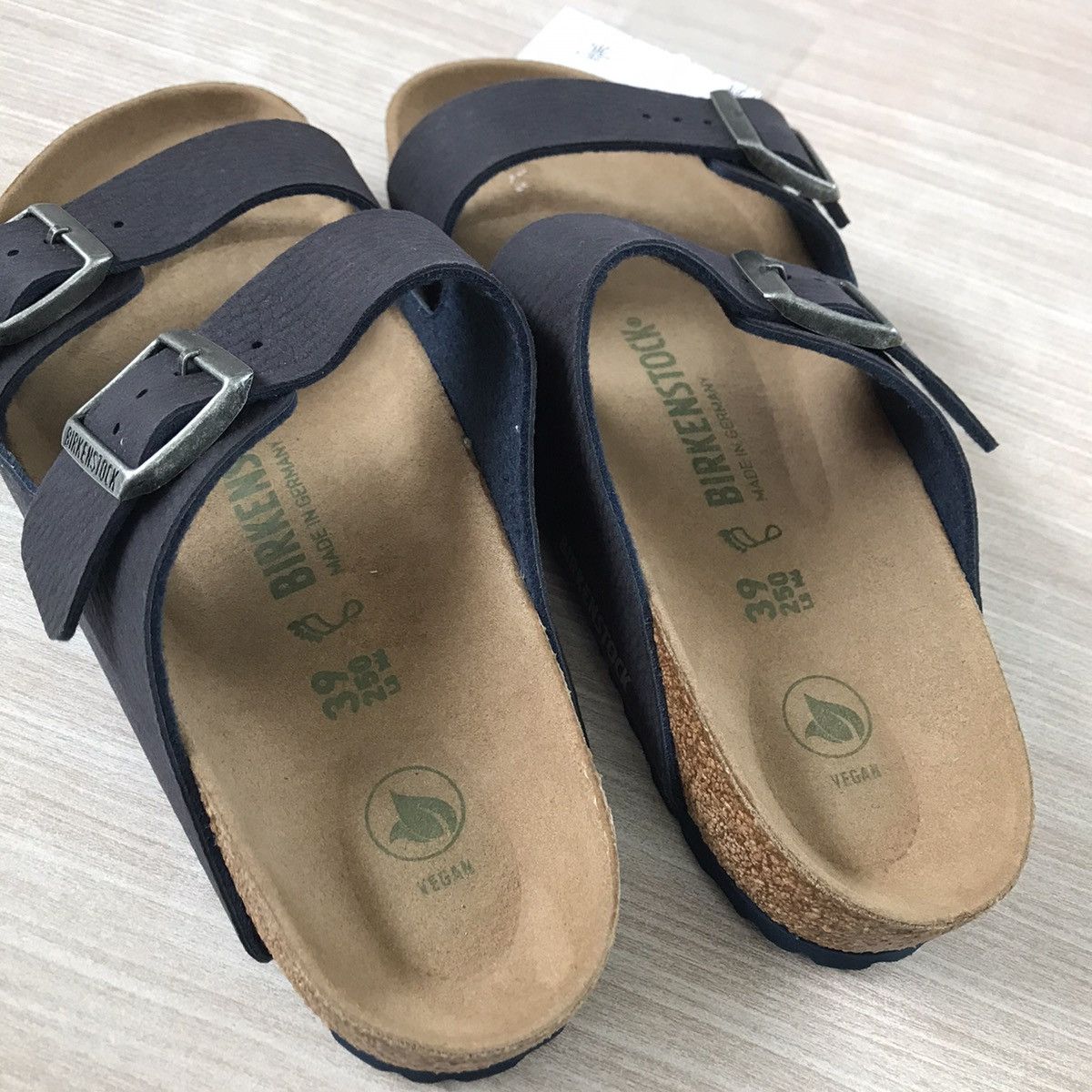 Birkenstock × Genuine Leather Birkenstock Birkenstock Arizona Suede 1023116 Men’s Slides Size US 6 / EU 39 - 15 Thumbnail
