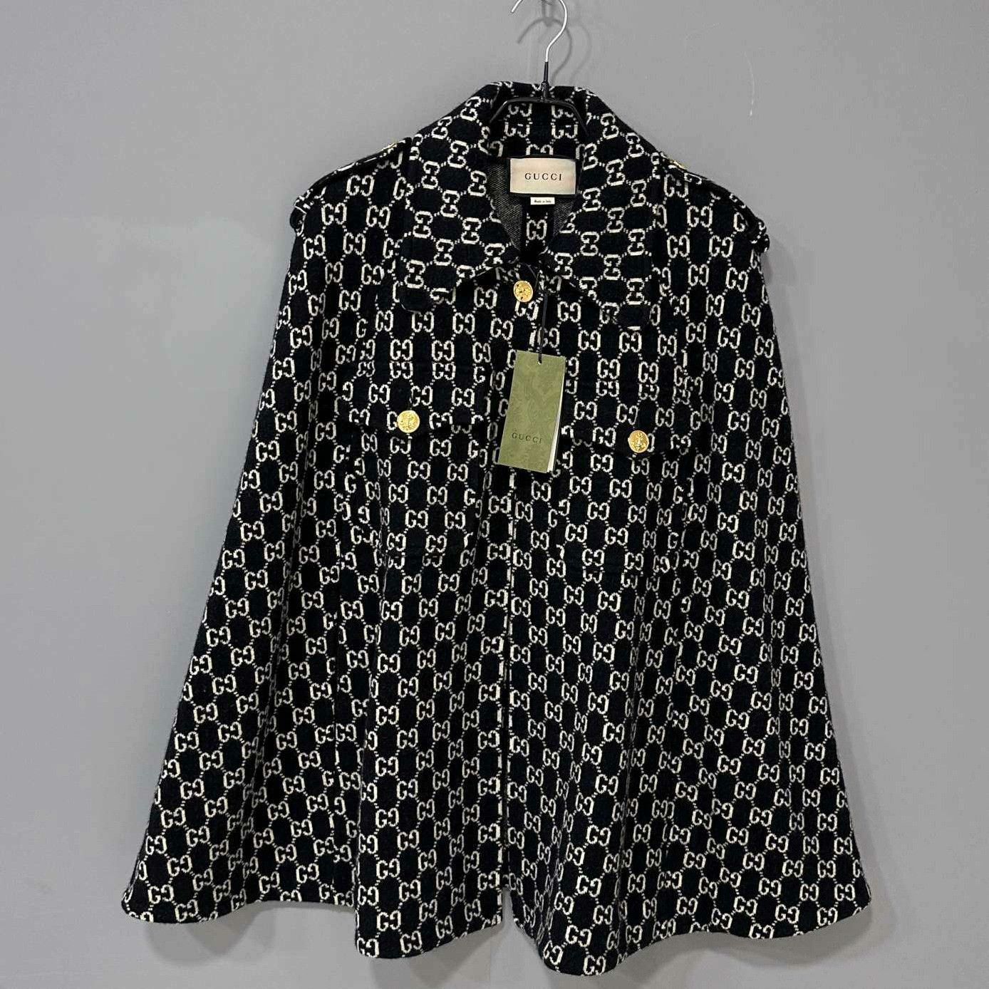 Gucci Gucci Gold Coat M Women Size M / US 6-8 / IT 42-44 - 1 Thumbnail