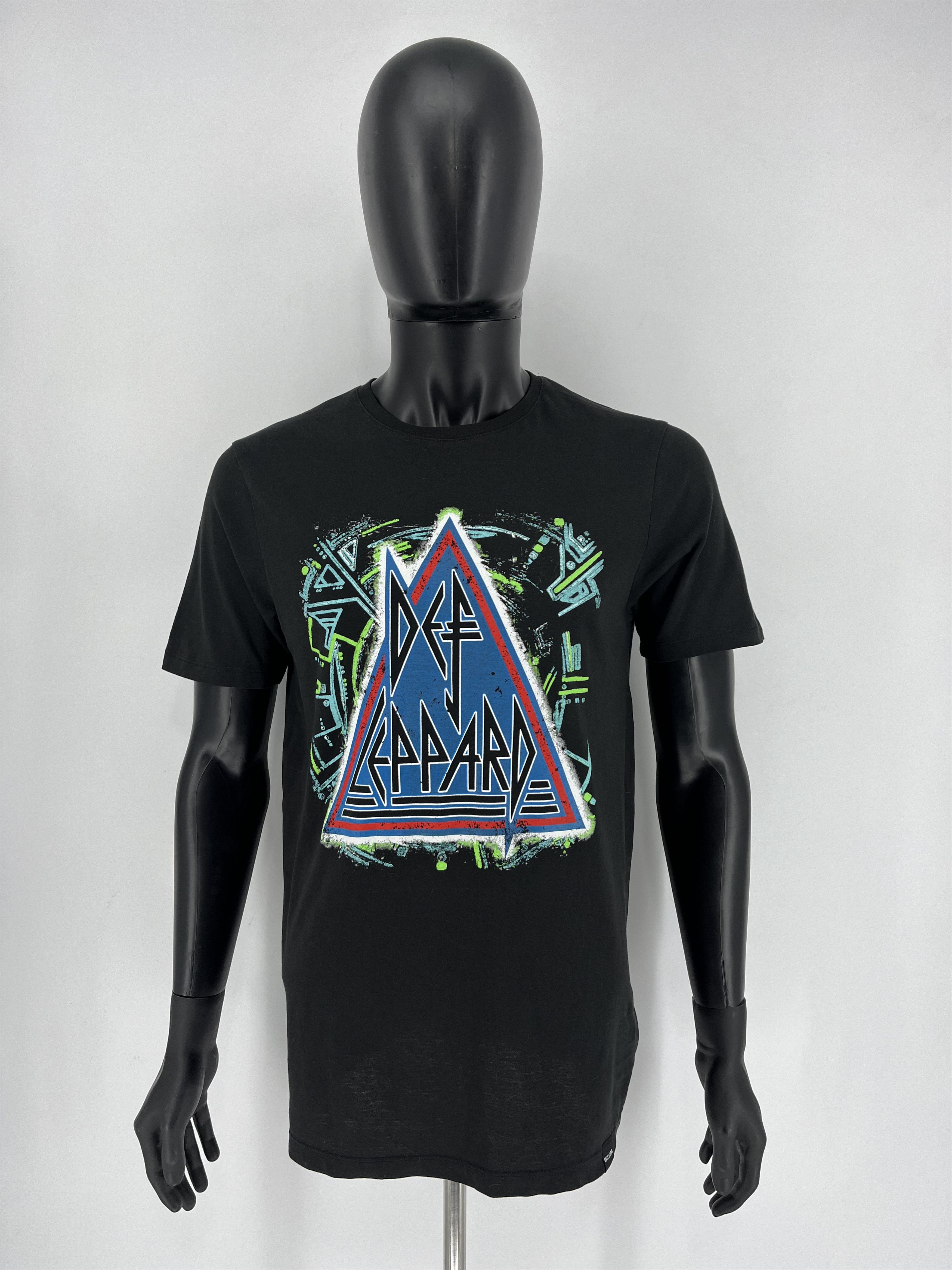 Band Tees Vintage Y2K Def Leppard Band Tee Size M Size US M / EU 48-50 / 2 - 2 Thumbnail