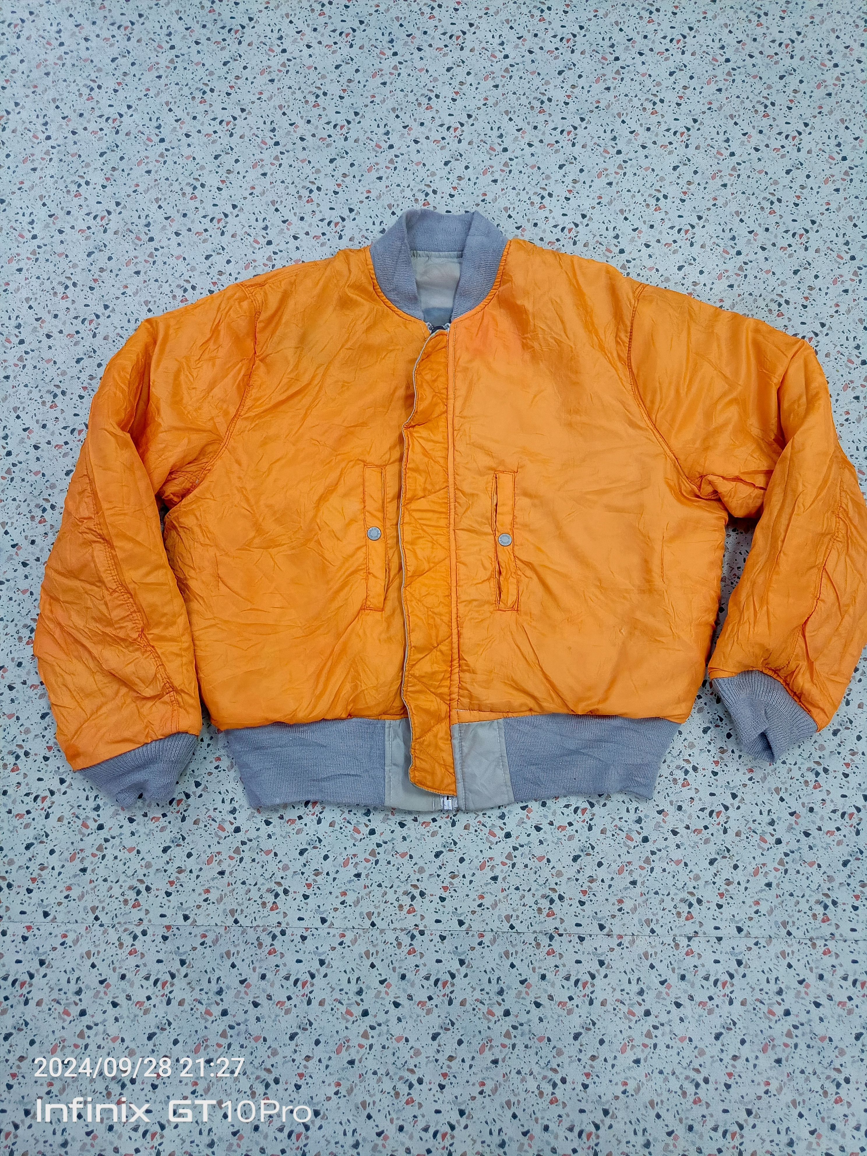 Avirex VINTAGE AVIREX 80's SILVER MILITARY BOMBER MA-1JACKET Size US L / EU 52-54 / 3 - 6 Thumbnail
