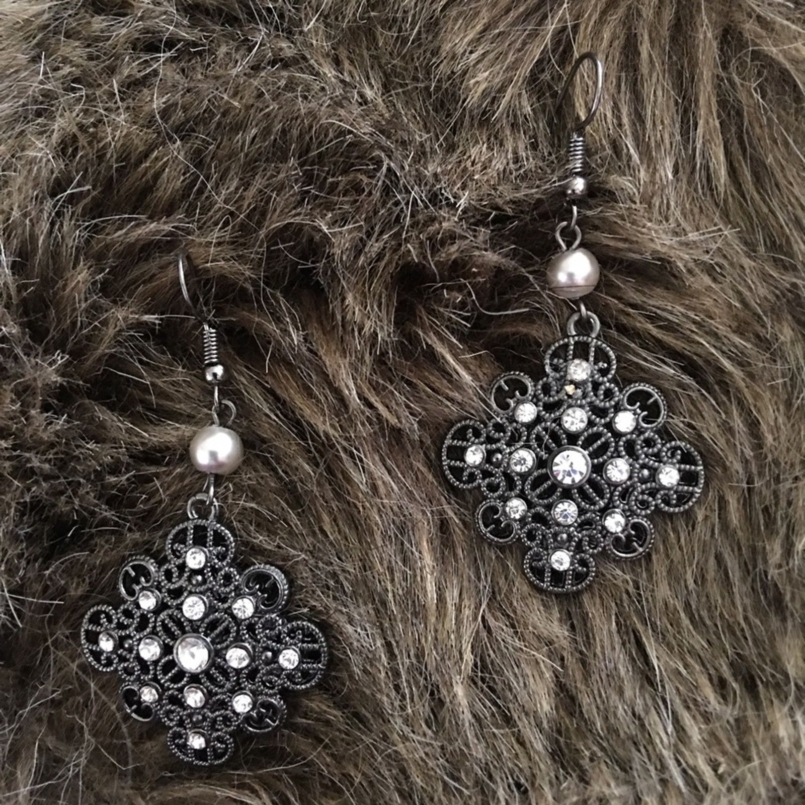 Jewelry Dark Chrome Rhinestone Filigree Dangle Earrings in Grey, Women's