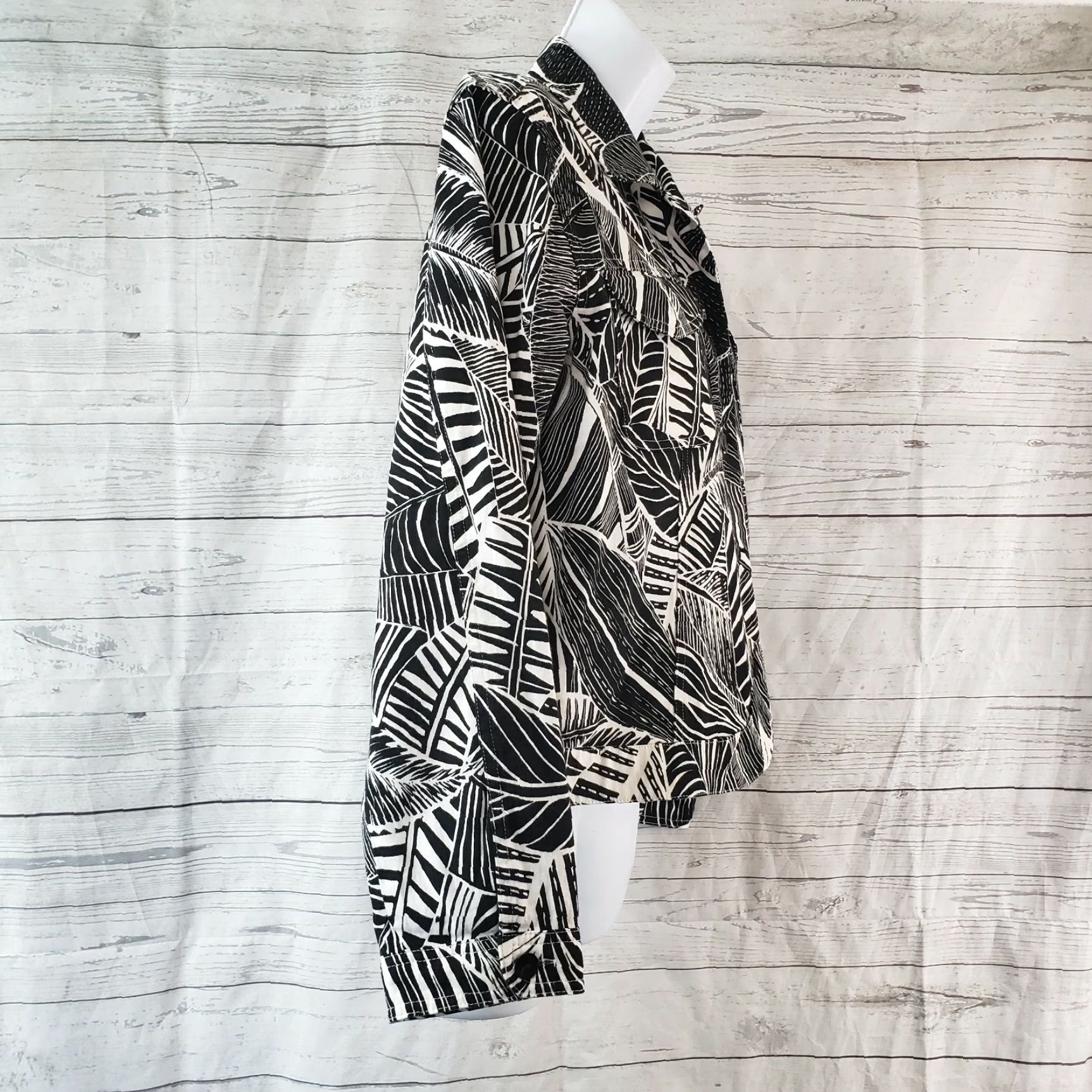 Vintage Chicos Womens Button Front Jacket Sz Medium Black White Leaf Print Cotton Size M / US 6-8 / IT 42-44 - 3 Thumbnail