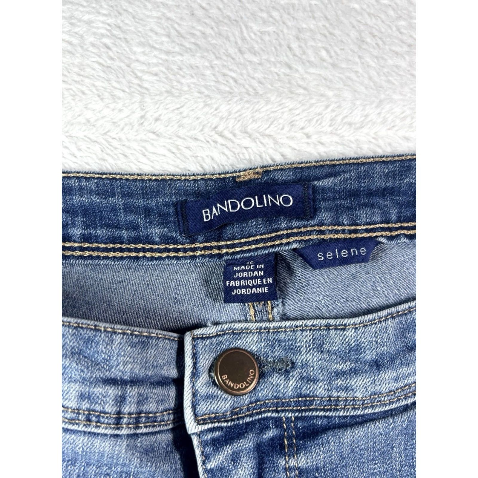 Vintage Bandolino Selene Capri Jeans Women’s Sz 16 Medium Wash Blue 5-Pocket Denim Stretch Regular Rise Mid Inseam 22 in Menus? Size 38" / US 16 / IT 52 - 7 Thumbnail