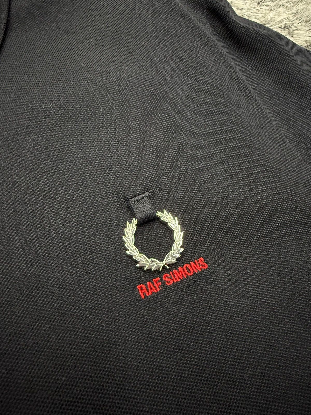 Raf Simons RAF SIMONS × Fred Perry Metal Wreath Pin Polo Size US M / EU 48-50 / 2 - 2 Thumbnail