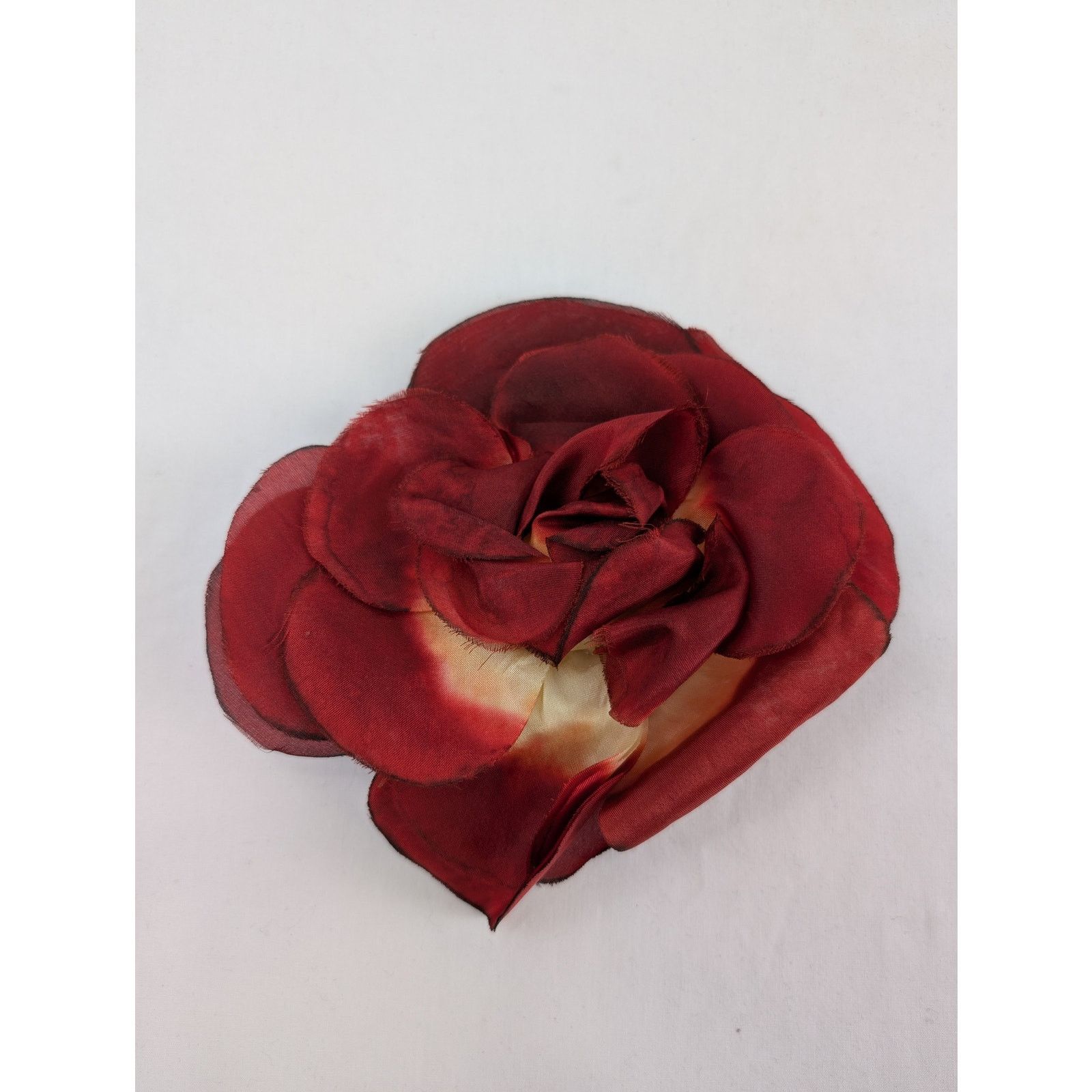 Saint Laurent Paris o1rshd1 Size: OS / Brooch in Beige/Red Size ONE SIZE - 2 Thumbnail