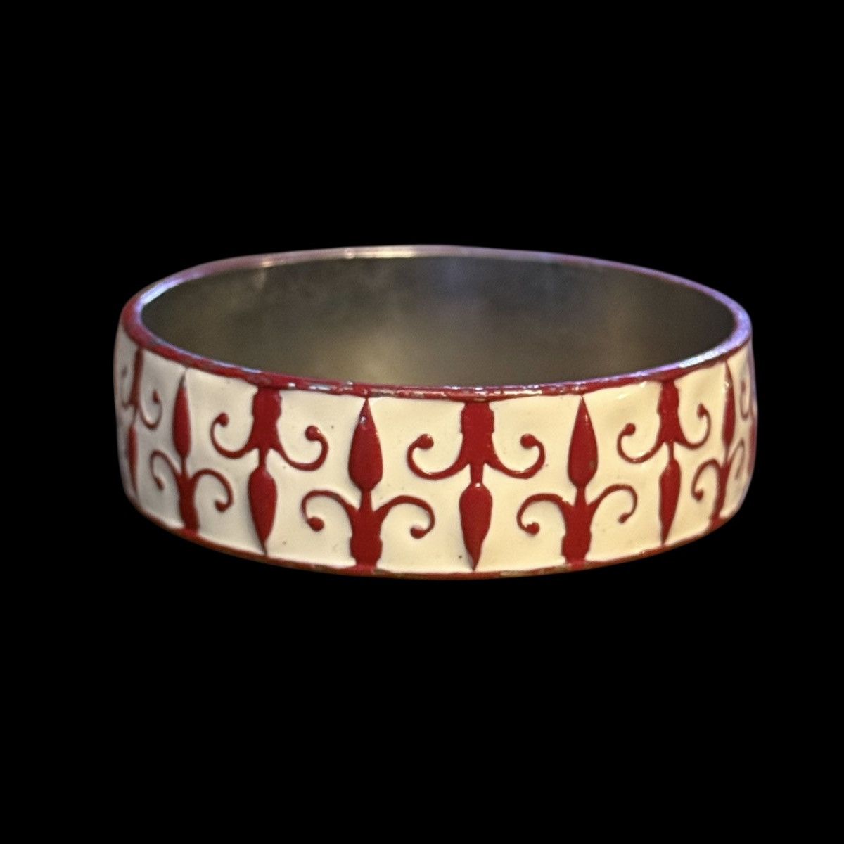 Vintage Vintage red and white enamel bangle bracelet Size ONE SIZE - 1 Thumbnail