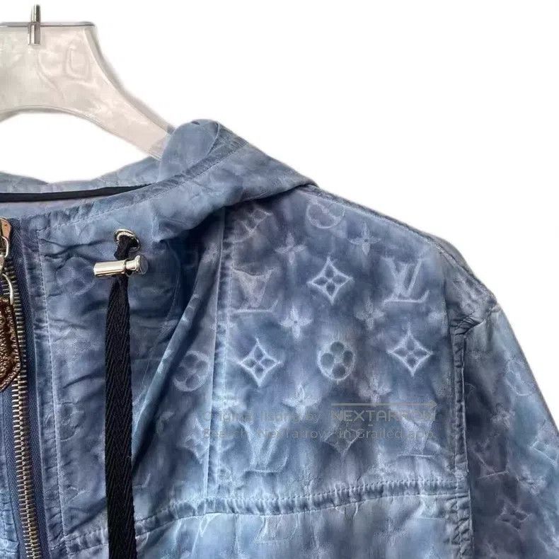 Louis Vuitton Louis Vuitton Blue logo, full print, hooded, drawstring zi Size XS / US 0-2 / IT 36-38 - 3 Thumbnail