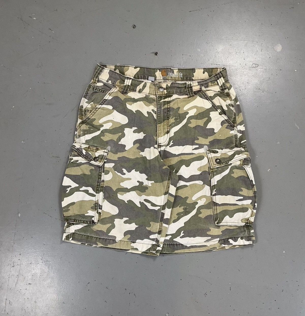 Carhartt Vintage carhartt camo shorts Size US 32 / EU 48 - 1 Thumbnail