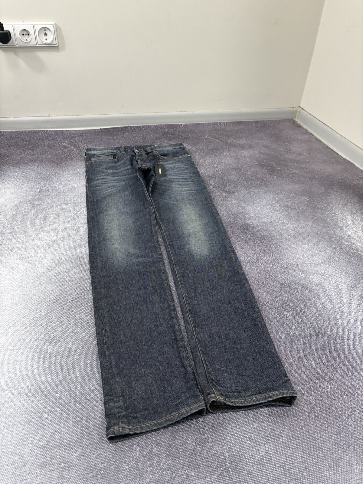 Diesel Diesel Buster NWT Men’s Regular Slim Tapered Denim Jeans Size US 27 - 3 Thumbnail