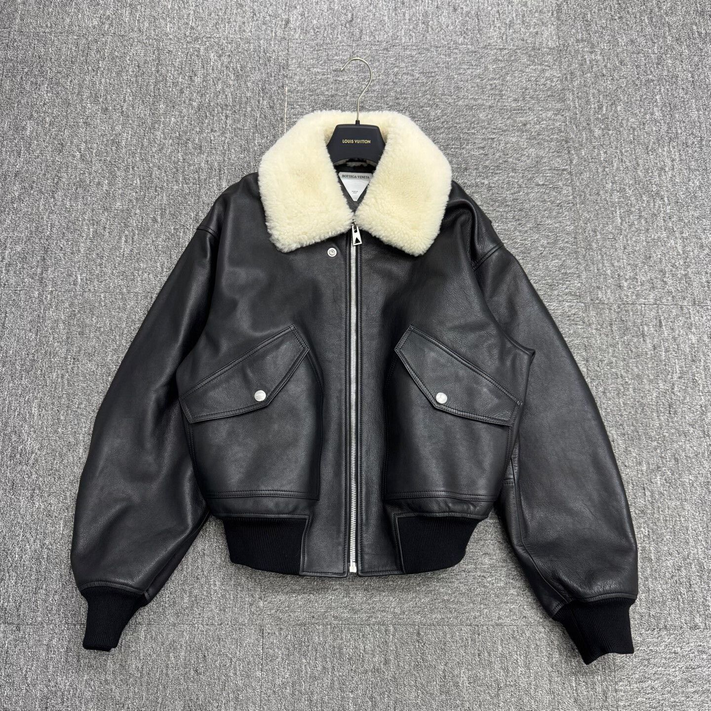 Bottega Veneta black shearling collar leather jacket Size US M / EU 48-50 / 2 - 1 Thumbnail