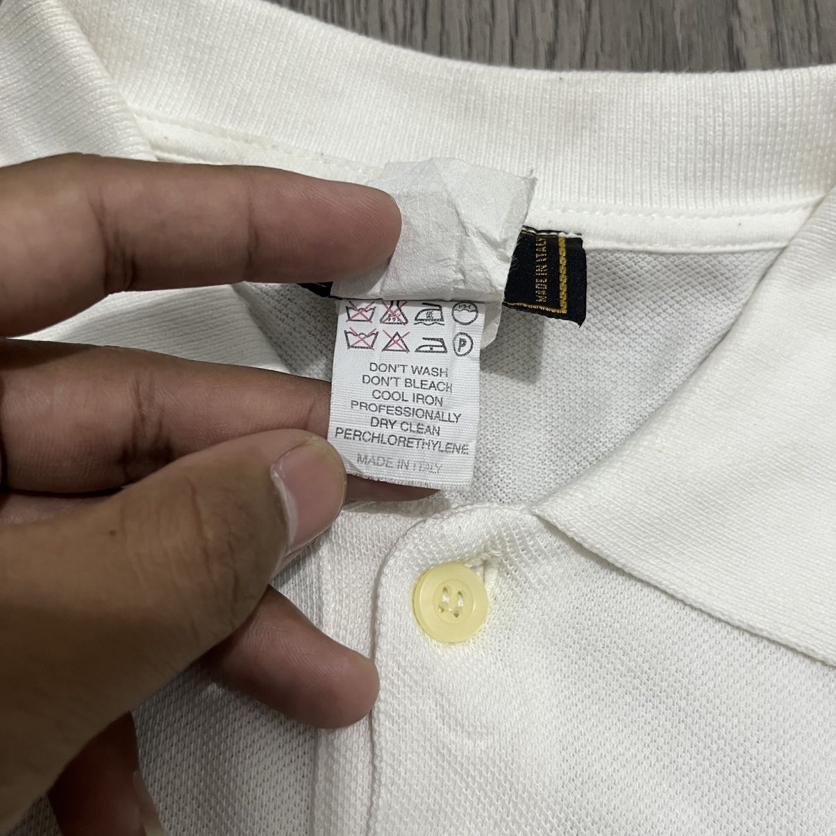 Fendi Vintage Fendi Small Embroidery Logo Polos Designer Size US M / EU 48-50 / 2 - 7 Thumbnail