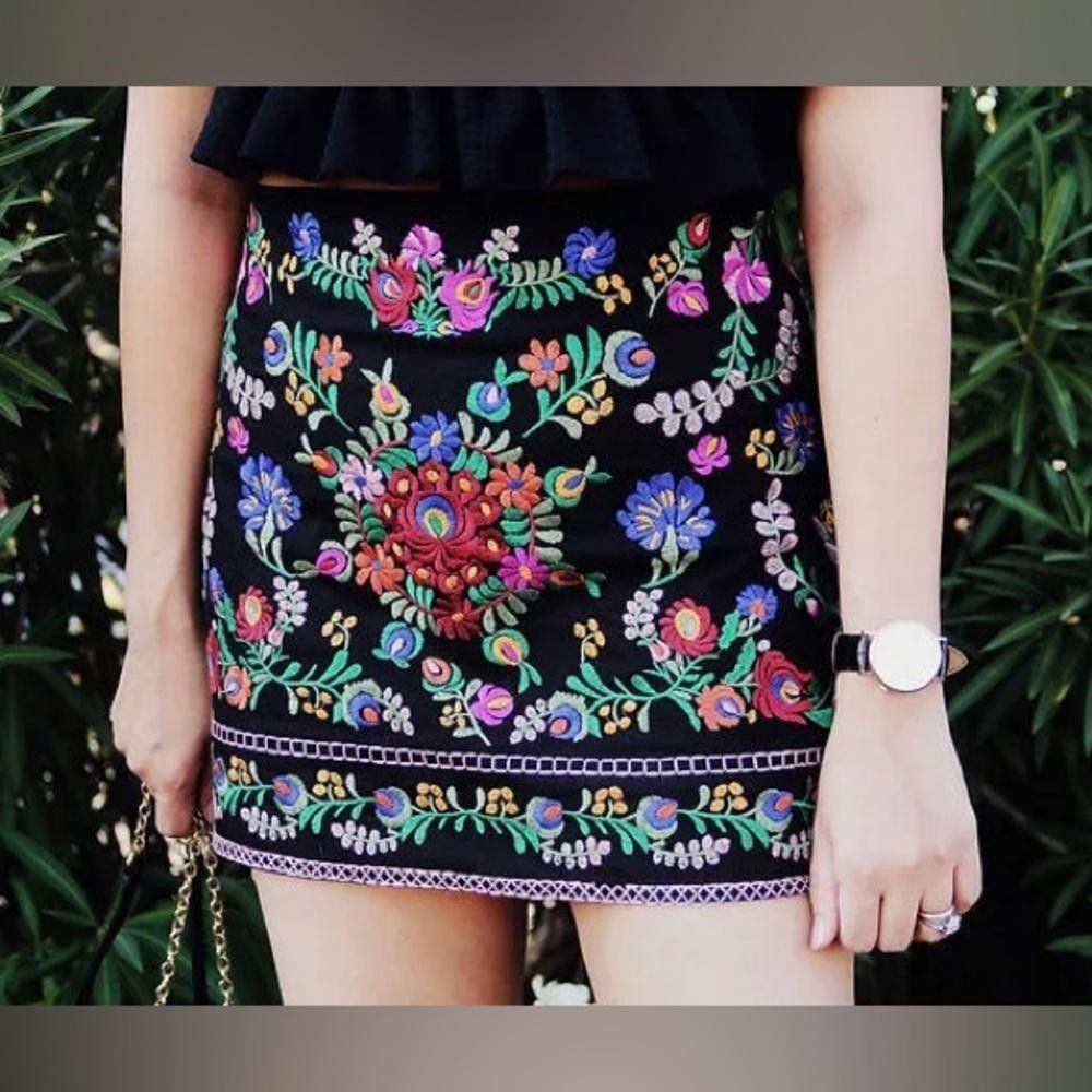 Designer The Impeccable Pig l Embroidered Denim Boho Skirt Small Size 28" / US 6 / IT 42 - 1 Thumbnail