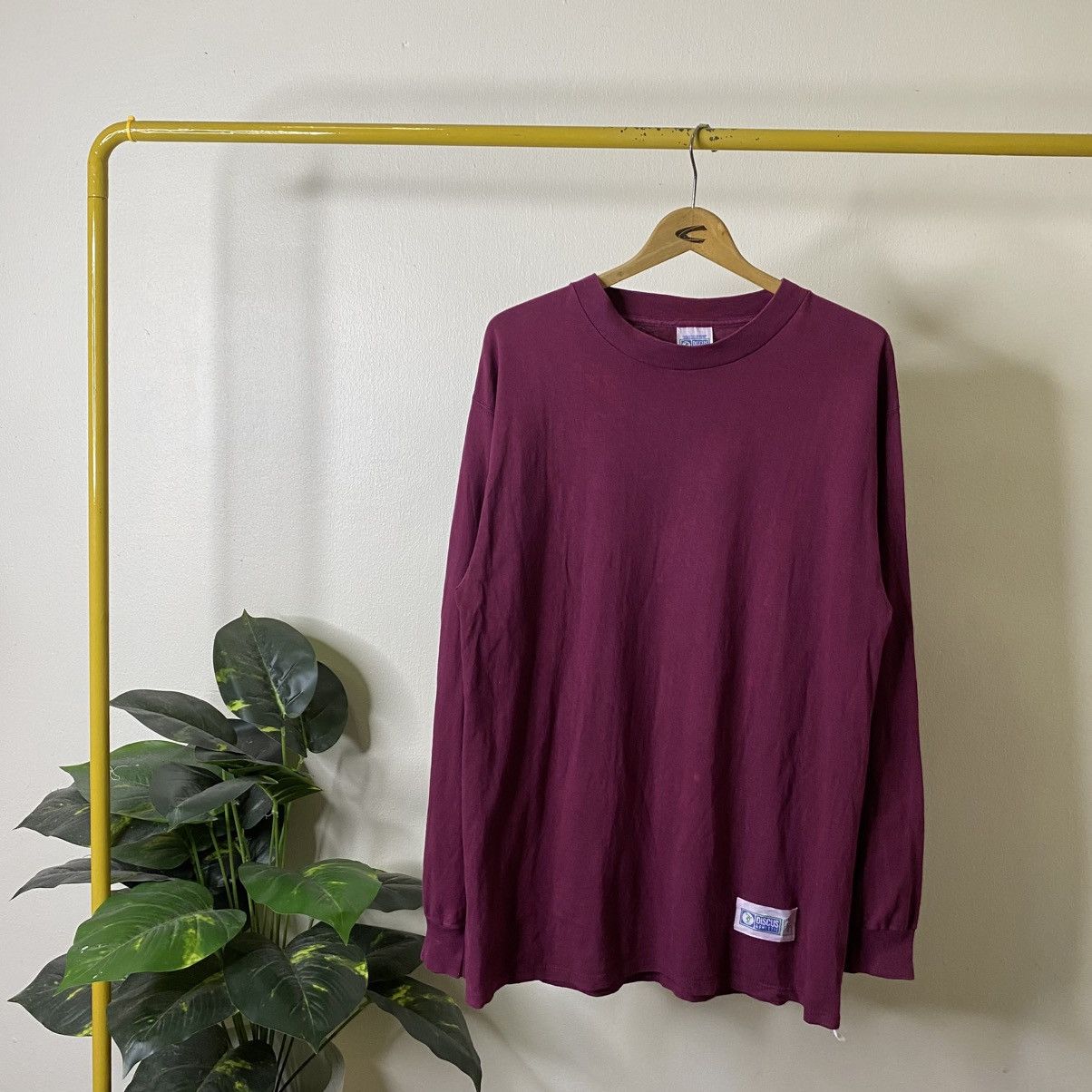 Vintage 1990s Discus Burgundy Blank LS Tshirt Russell Athletics Size US L / EU 52-54 / 3 - 1 Thumbnail