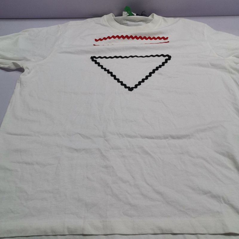 Prada Prada SS23 Casual T-shirt with Triangle Design Size US S / EU 44-46 / 1 - 1 Thumbnail