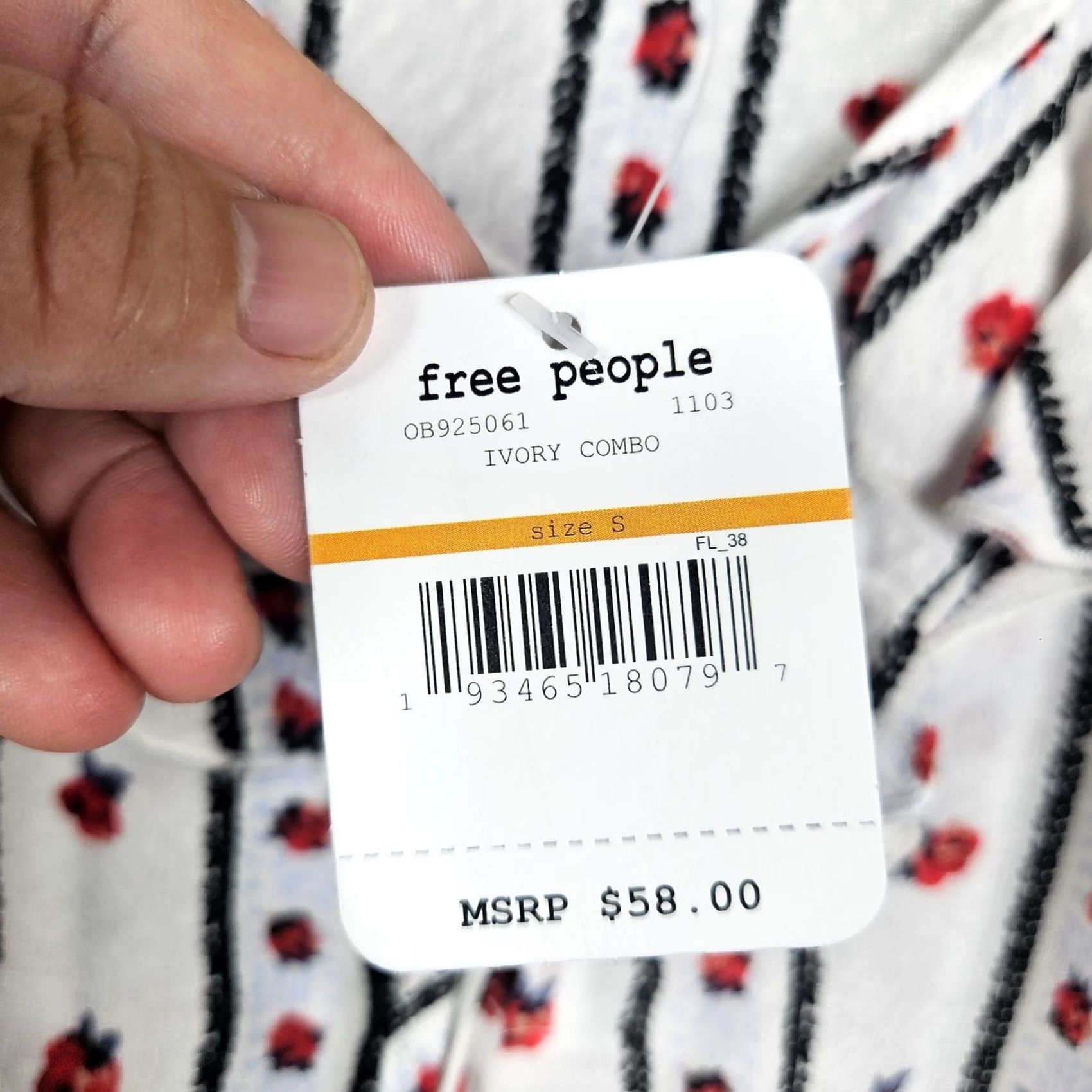 Free People Free People Ivory Floral Printed Crop Tank Top Sleeveless Round Neck XS? (size S) — but keep original: Size S Size S / US 4 / IT 40 - 7 Thumbnail