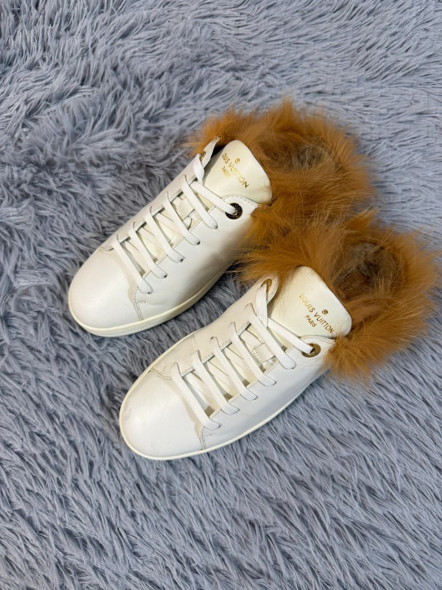 Louis Vuitton Louis Vuitton White Lowtop Sneakers us_7-5 Women Size US 7.5 / IT 37.5 - 1 Thumbnail