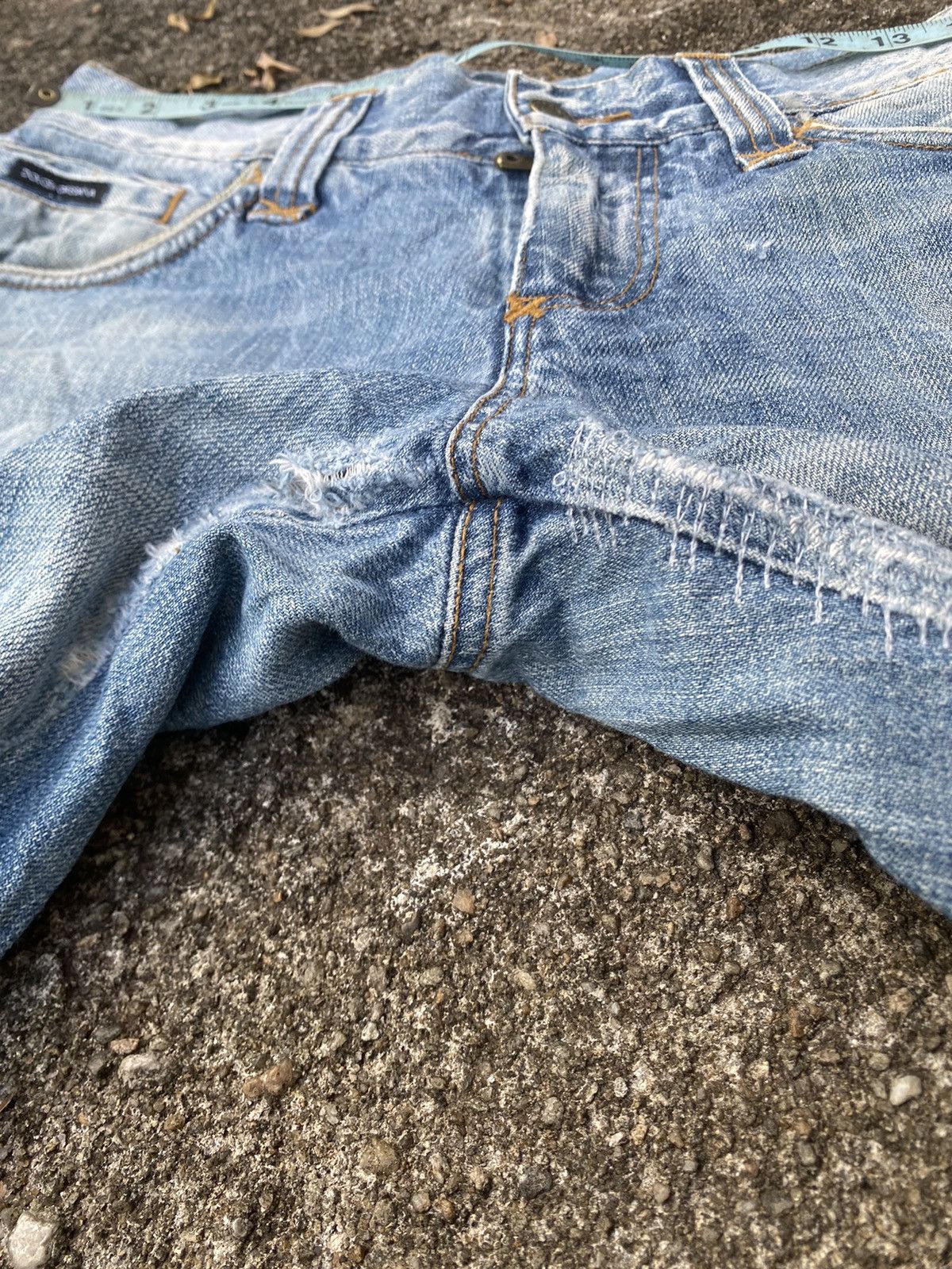 Dolce & Gabbana Dolce & Gabbana distressed light wash denim jeans Size US 32 / EU 48 - 11 Thumbnail
