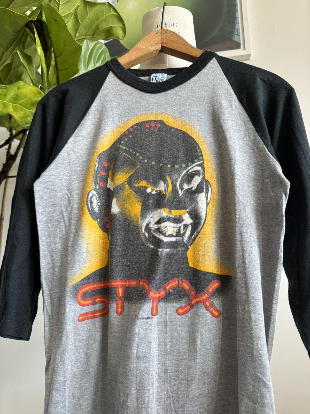 image of Band Tees x Made In USA Vintage 1983 Styx Kilroy Was Here Tour Tee Raglan Extra Slim in Gray/Black 