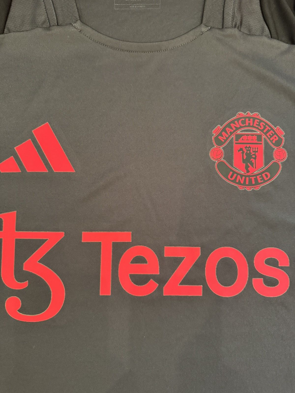 Adidas MANCHESTER UNITED 2024 TRAINING FOOTBALL JERSEY ADIDAS SIZ M Size US M / EU 48-50 / 2 - 5 Thumbnail