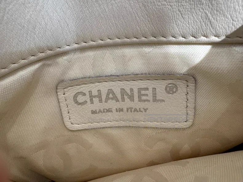 Chanel Chanel Snake Skin Kangpeng White Crossbody Large Phone Bag Size ONE SIZE - 4 Thumbnail
