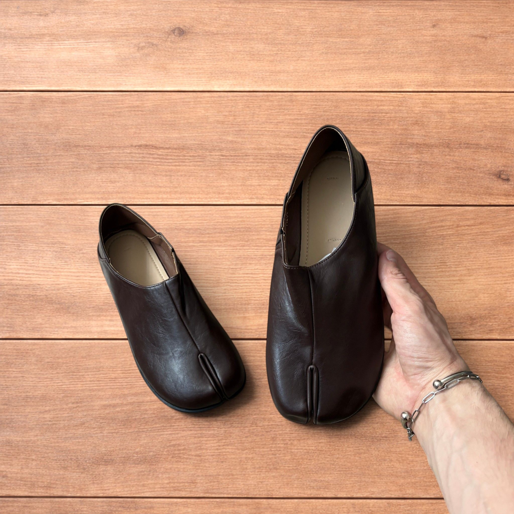 Japanese Brand Vintage style faux leather tabi split toe shoes in brown. Size US 9 / IT 39 - 7 Thumbnail