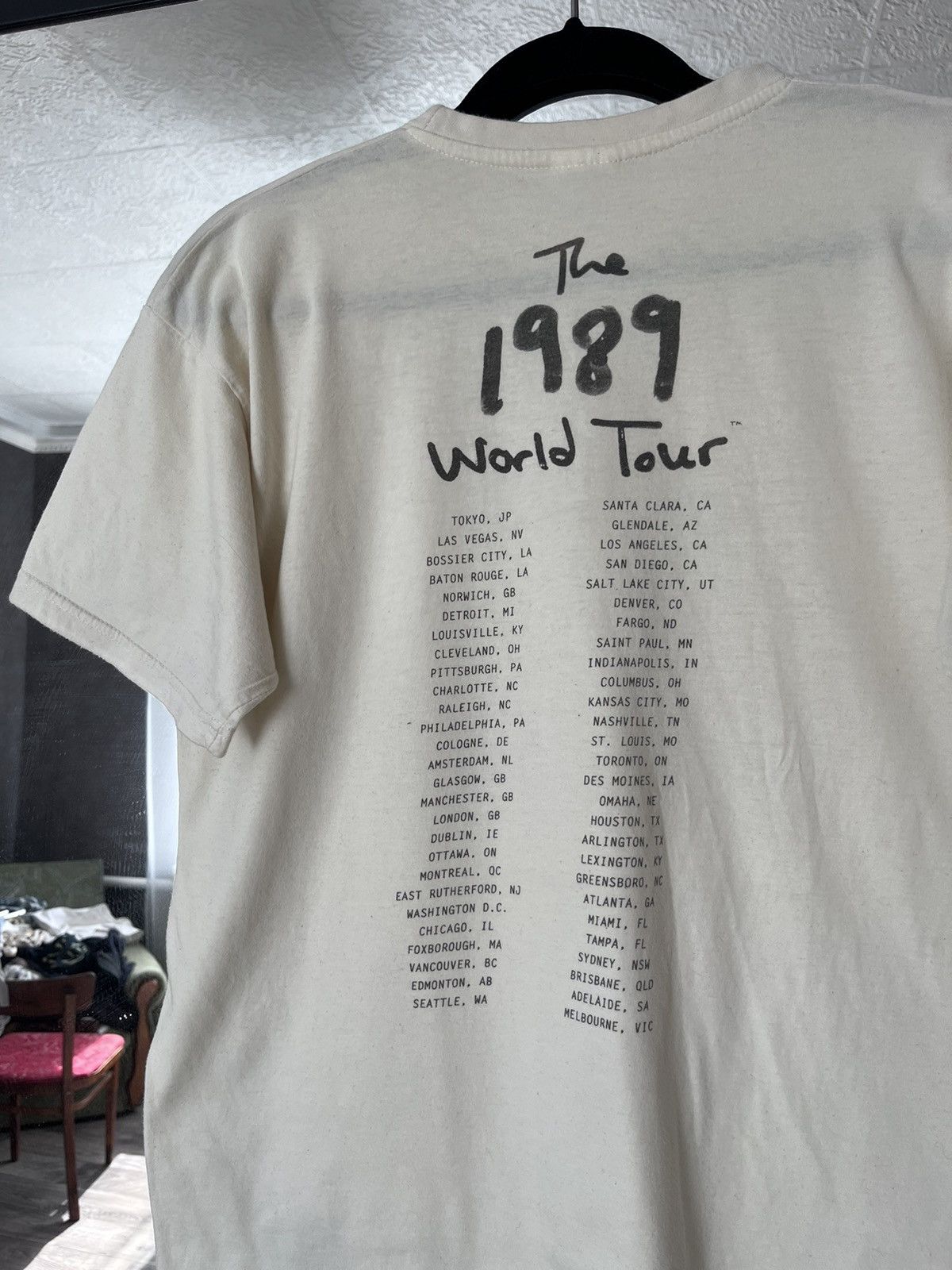 Band Tees Vintage 1989 Taylor Swift world Tour Tee Size US S / EU 44-46 / 1 - 4 Thumbnail